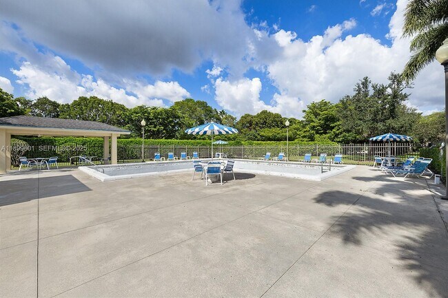 Building Photo - 428 Lakeview Dr