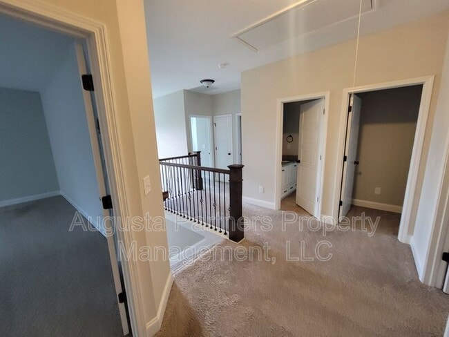 Building Photo - 257 Tulip Dr