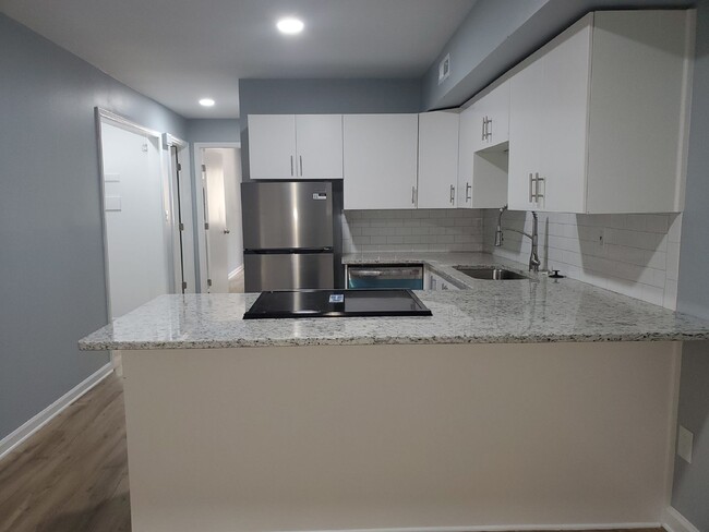 Building Photo - Coming soon!!!  "Chic 2-Bed, 2-Bath Retrea...