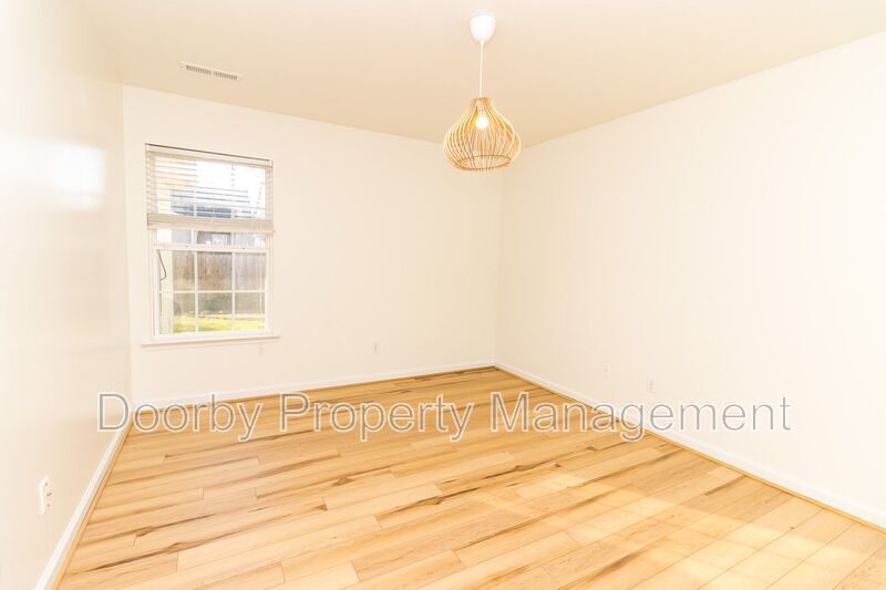 Building Photo - 14 Bunker Dr