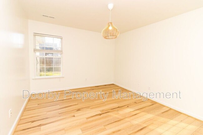 Building Photo - 14 Bunker Dr