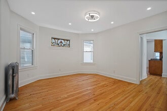 Building Photo - 430 E 5th St