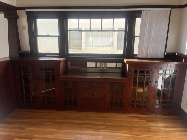 Building Photo - DEA-1061-KALMIA ST