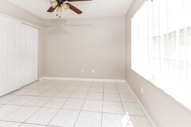 Building Photo - 1576 SW Pitts Ave