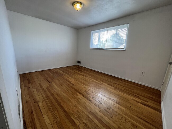 Building Photo - 440 Brierly Ln