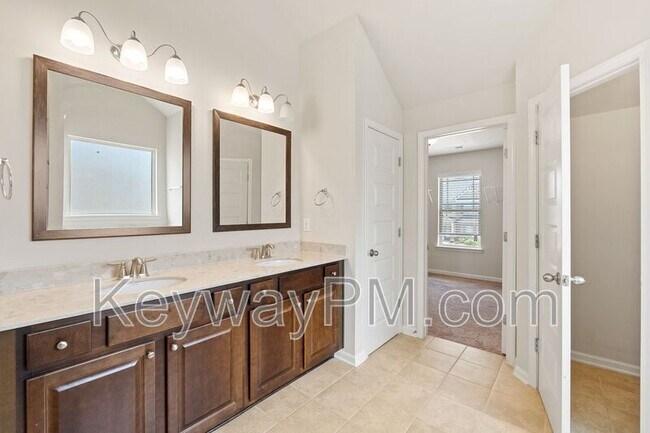 Building Photo - 5007 Vine Ln