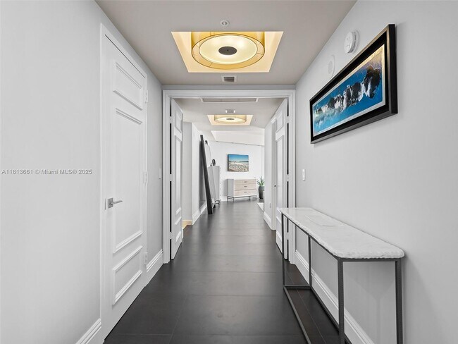 Building Photo - 333 Las Olas Way