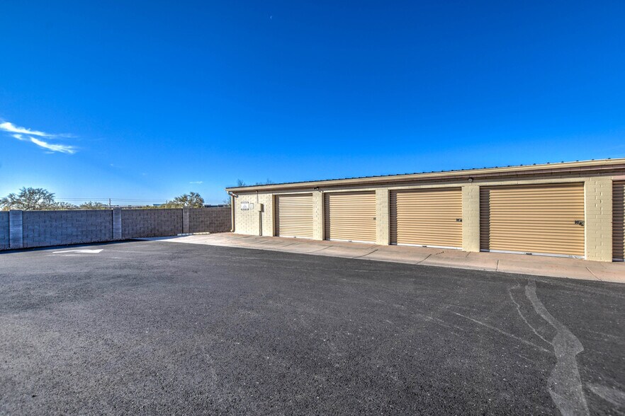 Building Photo - 230 N Winchester Rd