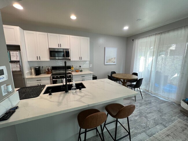 Building Photo - For Rent - [Laulani Trades] 91-1001 Keaunu...