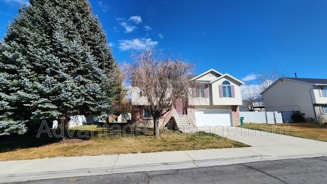 Building Photo - 741 1420 W