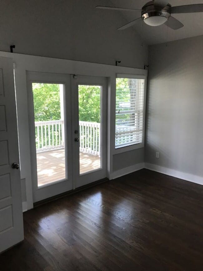 Building Photo - 1104A W Grove Ave