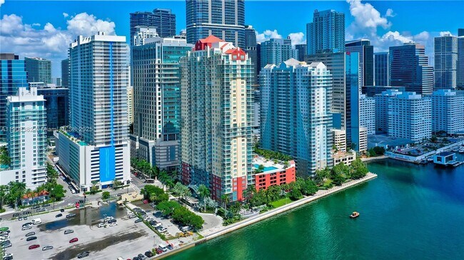 Building Photo - 1155 Brickell Bay Dr
