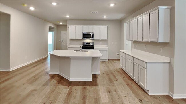 Building Photo - 2901 Firefly Dr