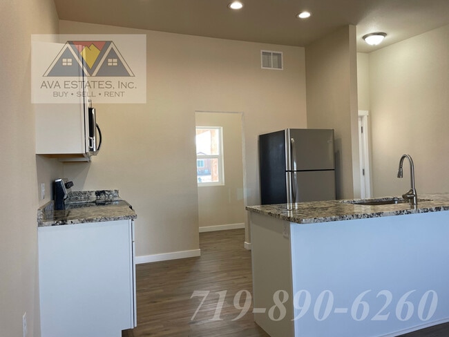 Building Photo - 753 E Springmont Dr