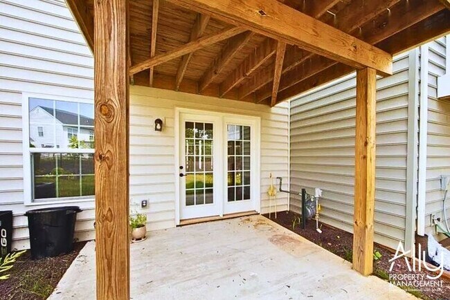 Building Photo - 2424 Pocoson Wood Ct