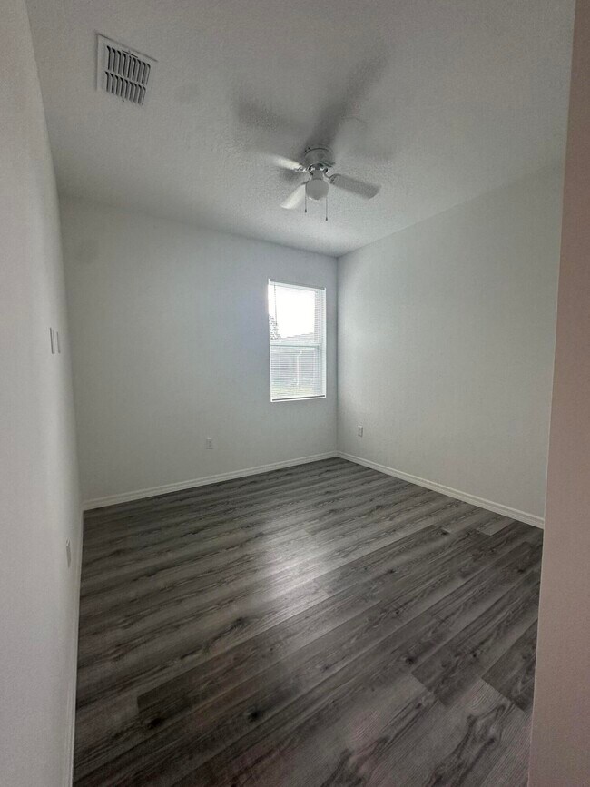 Building Photo - 466 Tobias St
