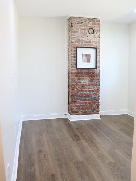 Living room - 20 Olcott Ave