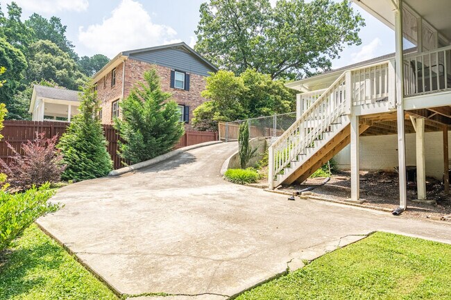 Building Photo - 2617 Caladium Dr NE