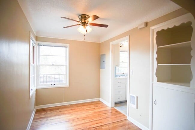 Building Photo - In the Heart of NW-Mid-Century 2Bdr Lives Like a Little House!