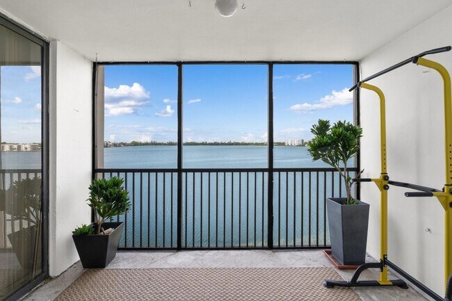 Building Photo - 111 Lake Emerald Dr