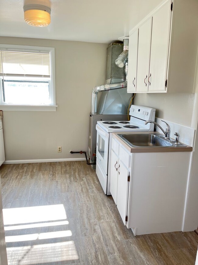 Building Photo - Two Bedroom Home, Detached Garage