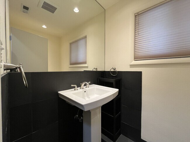 Building Photo - Charming Portland Home with Garden Oasis, ...