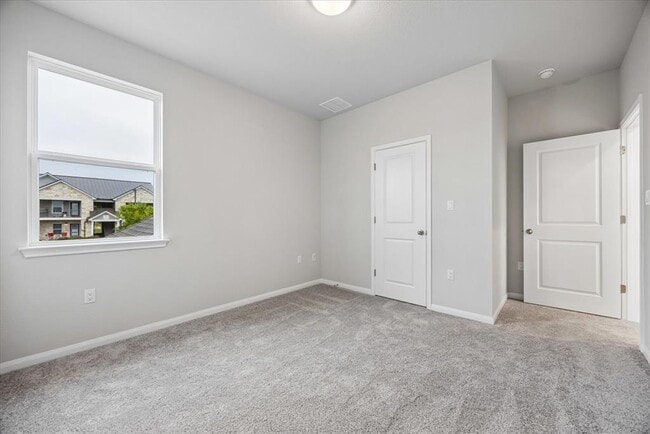 Building Photo - 320 Creek Rd