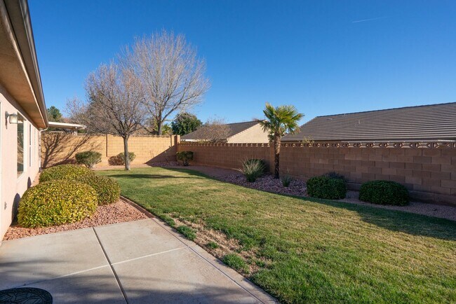 Building Photo - Beautiful 3 Bedroom Home Near Snow Canyon Parkway