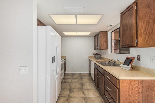 Building Photo - 20014 N Conquistador Dr