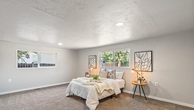 Building Photo - 316 E 46th Pl