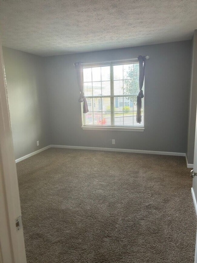 Building Photo - Rivergate Townhome Available Now