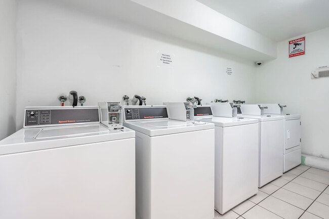 Building Photo - 490 NW 20th St