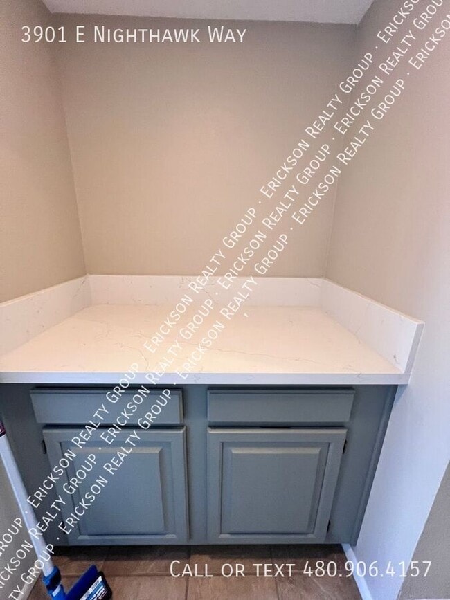 Building Photo - 3901 E Nighthawk Wy