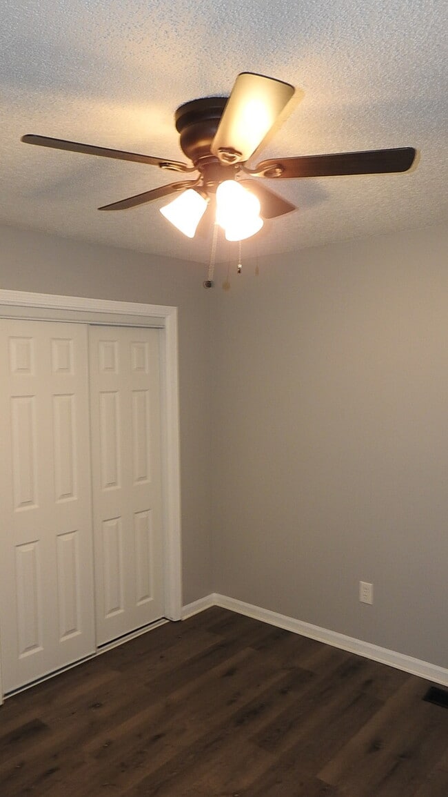 Building Photo - Welcome home to this spacious 3 bedrooms and 2 full baths duplex located on Orchard St in Pleasan...