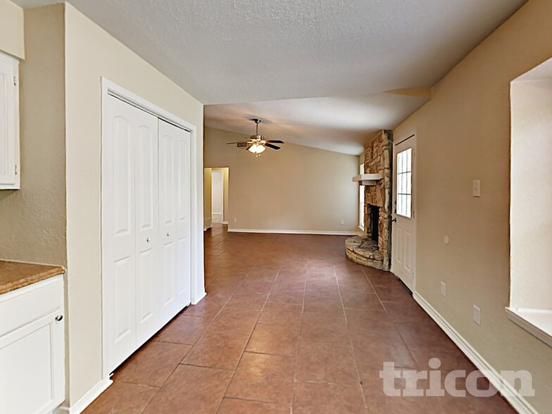 Building Photo - 6515 Ridge Cir Dr