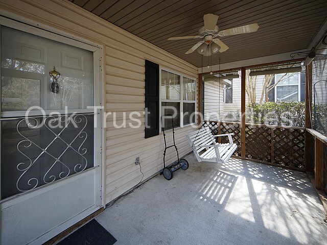 Building Photo - 733 Fort Johnson Rd