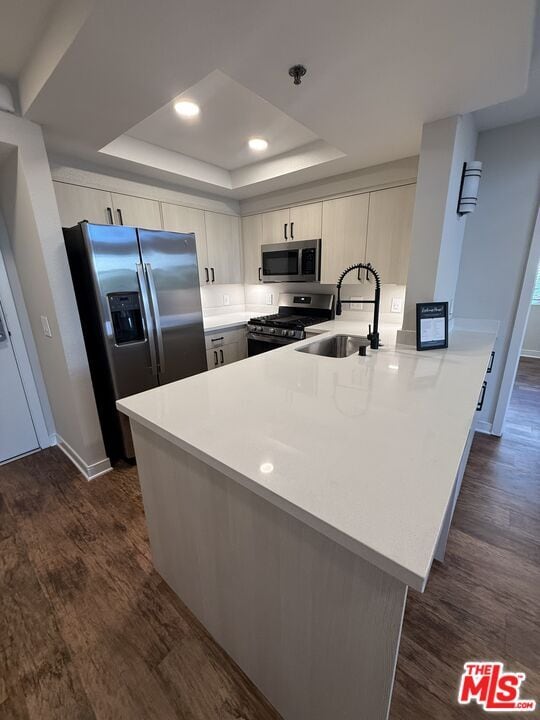 Building Photo - 7660 Beverly Blvd