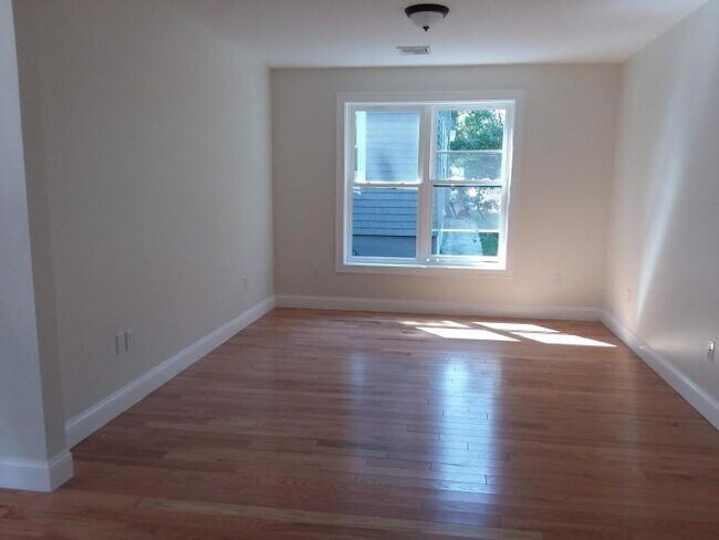 Building Photo - 4 bedroom in Boston MA 02120