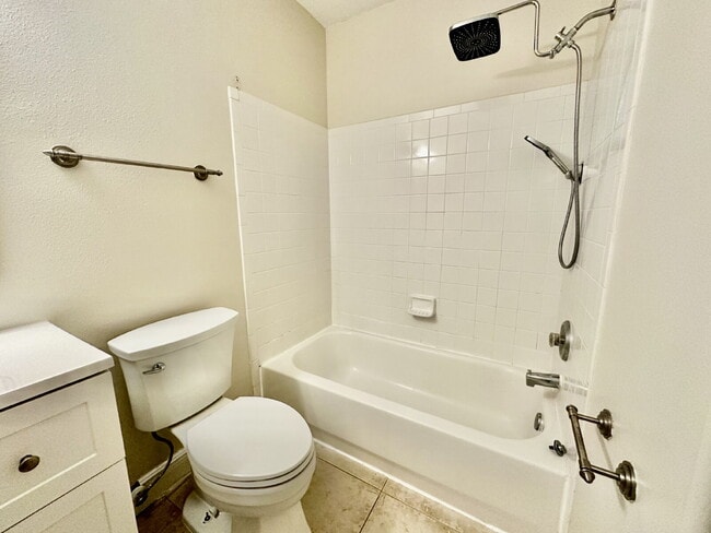 Building Photo - One Bedroom Renovated Condo at Plantation Point!