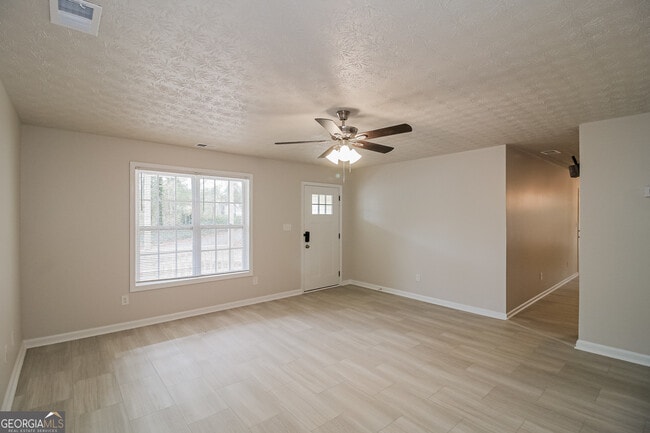 Building Photo - 5862 Homestead Cir