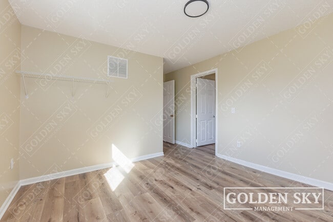 Building Photo - 2915 S Vine St