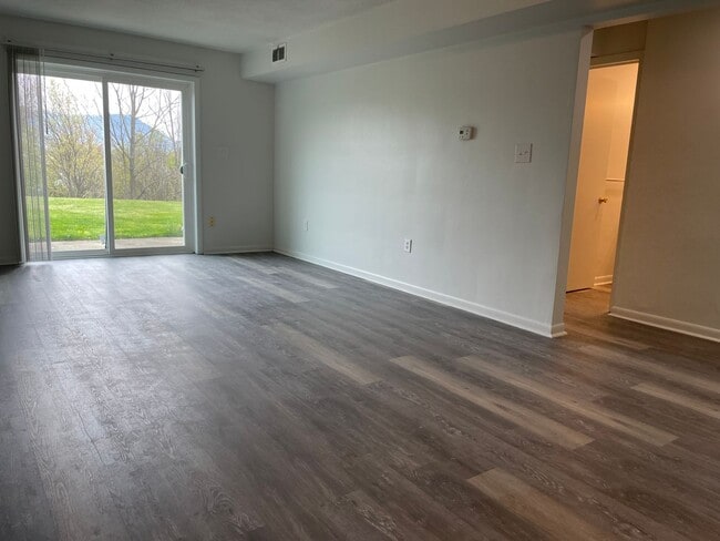 Building Photo - 6491 Carefree Ln