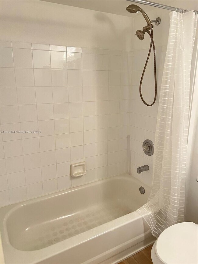 Building Photo - 460 S Park Rd