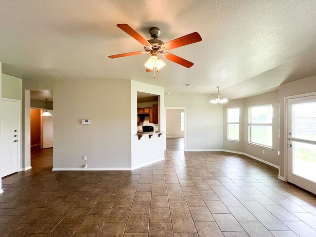 Building Photo - Available NOW!!!! This Beautiful 1 story, 4 Bedroom, 2 bath home in Killeen has a lot to offer!  ...