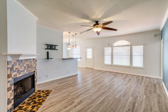 Building Photo - 2300 Wisteria Way