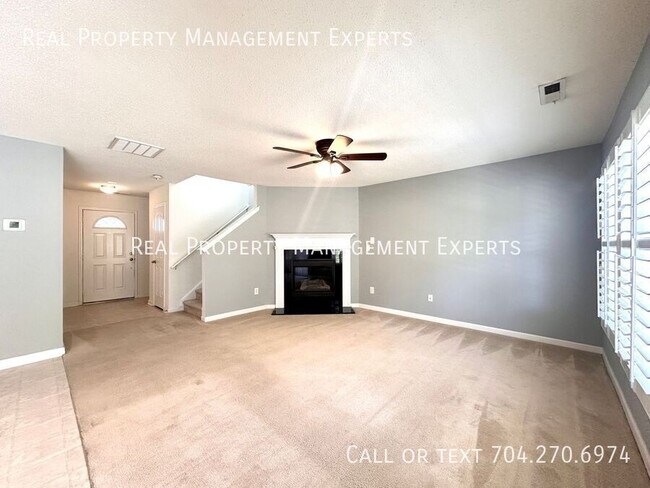 Building Photo - 10834 Glenluce Ave