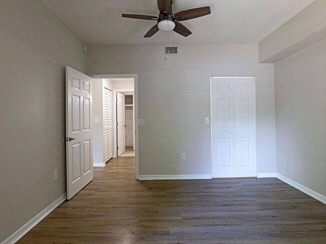 Building Photo - Royal Greens 11480-102