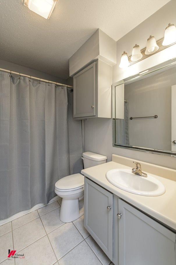 Building Photo - 3636 Greenacres Place Dr