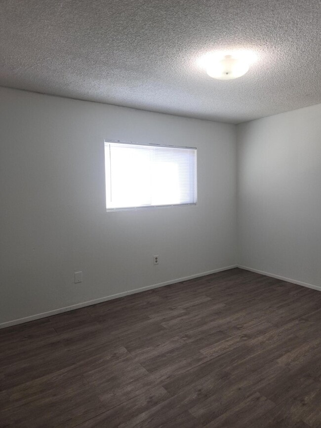 Building Photo - 1212 Chelwood Park Blvd NE