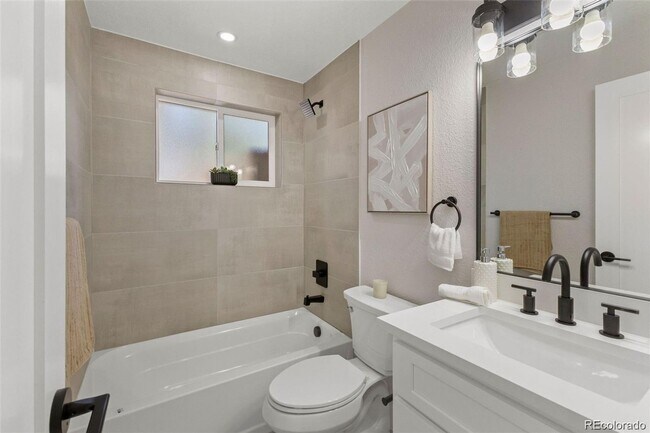 Building Photo - Long Realty & Property Management - Newly remodeled Duplex